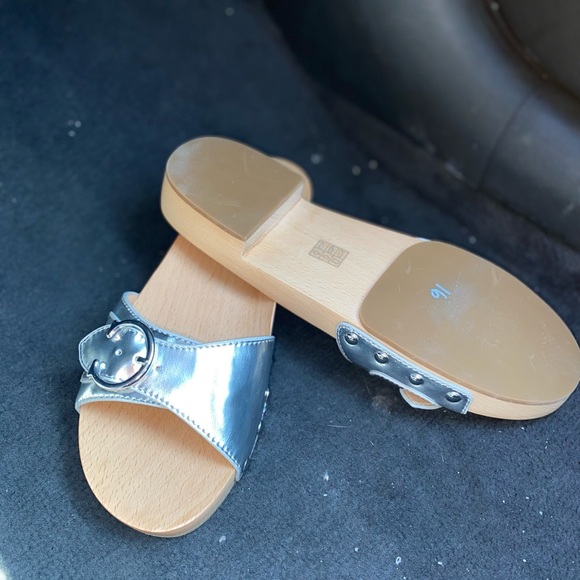 Beautiful BRAND NEW Coach Bleeker Sandals - Picture 6 of 6